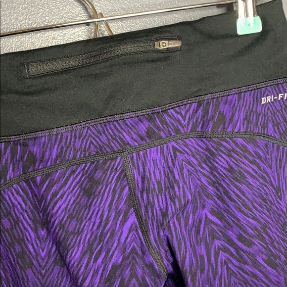 Nike Purple Abstract Animal Print Cropped Leggings - Picture 5 of 7